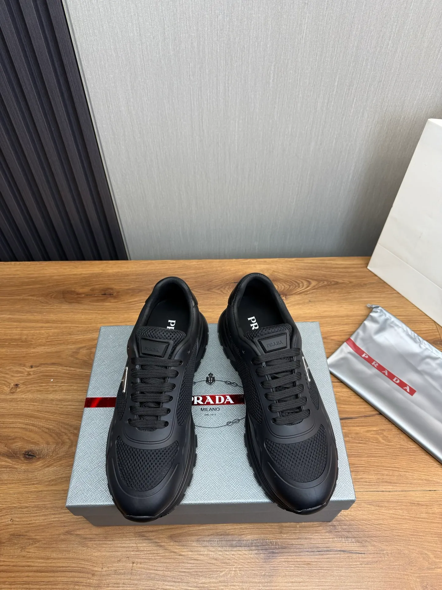 Men's shoes 💰580💰 [PRADA] Autumn and winter hot men's shoes shipped 👏Official website synchronized ⬆️Original fly-woven cowhide fabric + cowhide lining, 1⃣️:1⃣️reproduction, original sole, 38-45 (45. Customized, non-refundable)